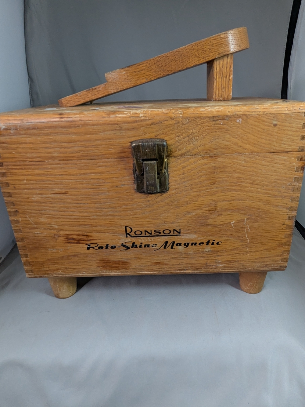 Ronson Roto-Shine Magnetic Wooden Case - Natural Oak